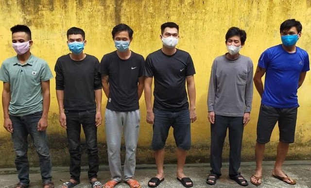 Lợi dụng việc giãn cách xã hội, tụ tập đánh bạc trong quán bia - 1 Lợi dụng việc giãn cách xã hội, tụ tập đánh bạc trong quán bia - 1