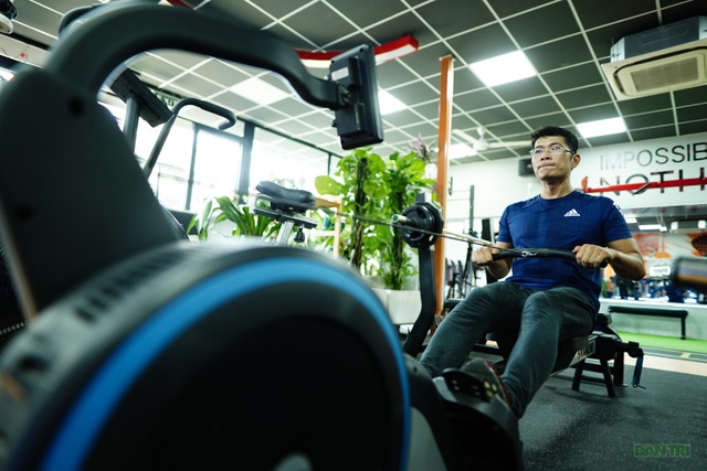Nhiều cơ sở kinh doanh đã a“Ngày nào mình cũng phải vào phòng tập và vận hành hết tất cả các thiết bị từ điện cho tới cơ, còn hơn đi tập ngày thường”, anh Nhựt chia sẻ chuyện thú vị khi lần đầu thấy phòng GYM giữa mùa đại dịch.chuẩn bị kịch bản thích nghi thời “hậu Covid-19” - 5