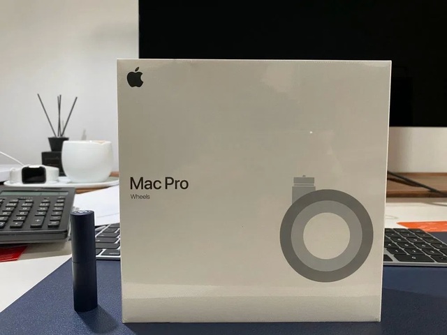 Cận cảnh bộ bánh xe dành cho Mac Pro có giá bằng một chiếc iPhone 11
