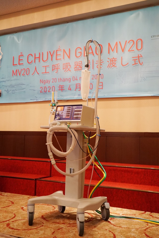 Chuyển giao 2 máy thở đầu tiên trong dự án 2.000 máy thở do ĐH tài trợ - 2 Chuyển giao 2 máy thở đầu tiên trong dự án 2.000 máy thở do ĐH tài trợ - 2
