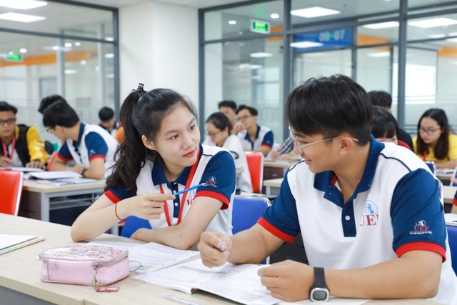 UEF - Học bổng 100% tiếp sức tân sinh viên tài năng mùa Covid - 4 UEF - Học bổng 100% tiếp sức tân sinh viên tài năng mùa Covid - 4