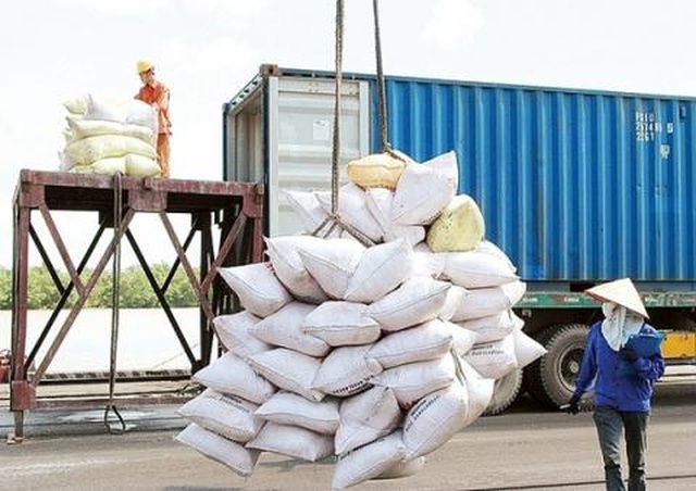 Bất cập tờ khai xuất gạo: Bộ Công Thương phản pháo Bộ Tài chính ra sao? - 1