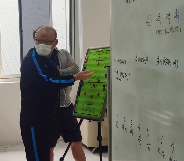 HLV Park Hang Seo và bài toán trung phong ở đội tuyển Việt Nam - 1 HLV Park Hang Seo và bài toán trung phong ở đội tuyển Việt Nam - 1