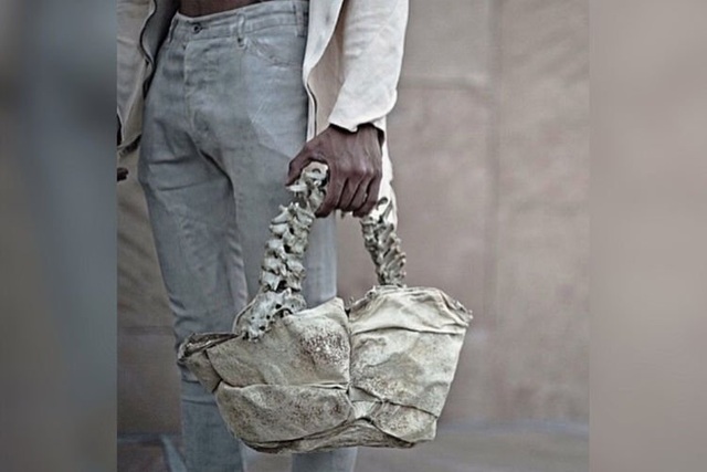 Bùng nổ tranh cãi quanh chiếc túi thời trang làm từ xương sống con người