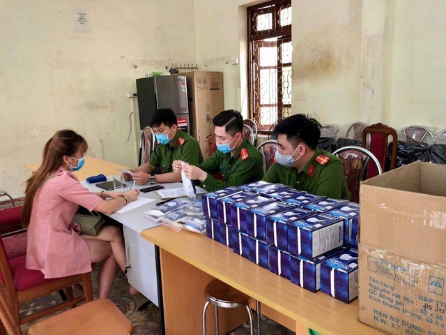 Bắt đối tượng làm giả hàng nghìn khẩu trang - 1 Bắt đối tượng làm giả hàng nghìn khẩu trang - 1