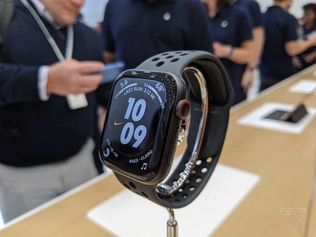 Apple Watch series 5 tân trang xuất hiện với giá rẻ hơn 100 USD