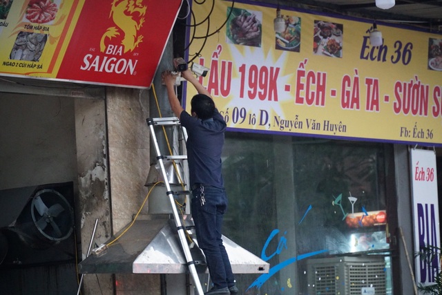Hà Nội: Các cơ sở kinh doanh tất bật dọn dẹp để mở cửa trở lại - 6 Hà Nội: Các cơ sở kinh doanh tất bật dọn dẹp để mở cửa trở lại - 6