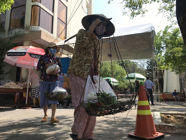 ATM gạo tình thương mang niềm vui cho người nghèo - 3 ATM gạo tình thương mang niềm vui cho người nghèo - 3