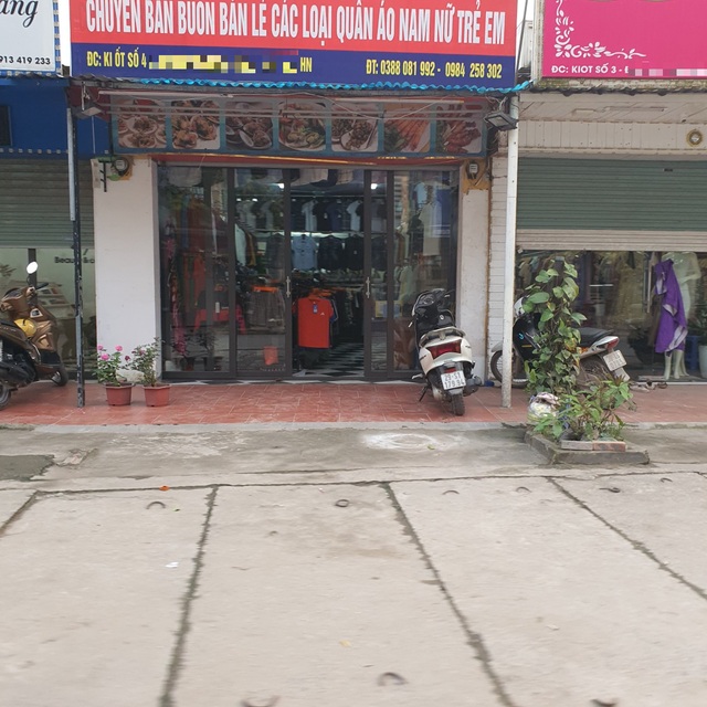 Chưa chính thức nới lỏng, nhiều cửa hàng đã mở toang cửa kinh doanh - 11 Chưa chính thức nới lỏng, nhiều cửa hàng đã mở toang cửa kinh doanh - 11