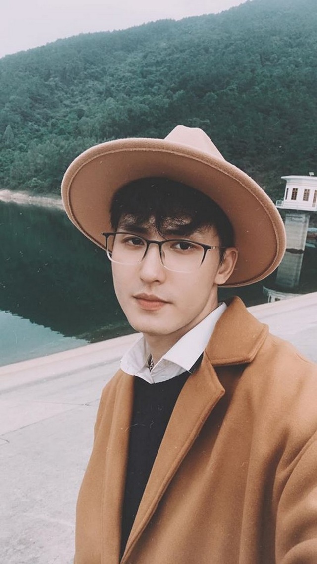 Thầy giáo khó tính nhưng đẹp trai như tài tử điện ảnh gây sốt - 3 Thầy giáo khó tính nhưng đẹp trai như tài tử điện ảnh gây sốt - 3
