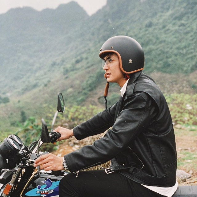 Thầy giáo khó tính nhưng đẹp trai như tài tử điện ảnh gây sốt - 8 Thầy giáo khó tính nhưng đẹp trai như tài tử điện ảnh gây sốt - 8