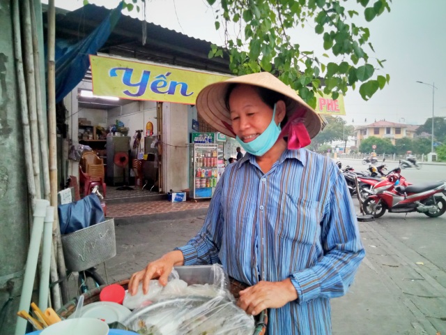 Người đạp xích lô tại Huế: Vui khi sẽ được hỗ trợ từ gói 62.000 tỷ đồng - 4 Người đạp xích lô tại Huế: Vui khi sẽ được hỗ trợ từ gói 62.000 tỷ đồng - 4