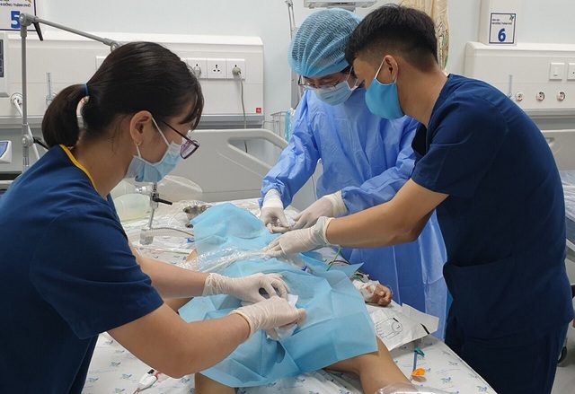 Bé trai đột ngột la hét, co giật vì bệnh nguy hiểm hiếm gặp - 1 Bé trai đột ngột la hét, co giật vì bệnh nguy hiểm hiếm gặp - 1