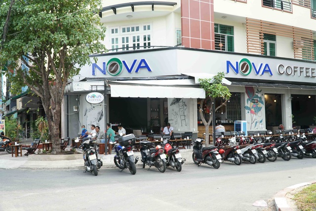 Người Sài Gòn ùa ra đường ngày không cách ly - 8 Người Sài Gòn ùa ra đường ngày không cách ly - 8