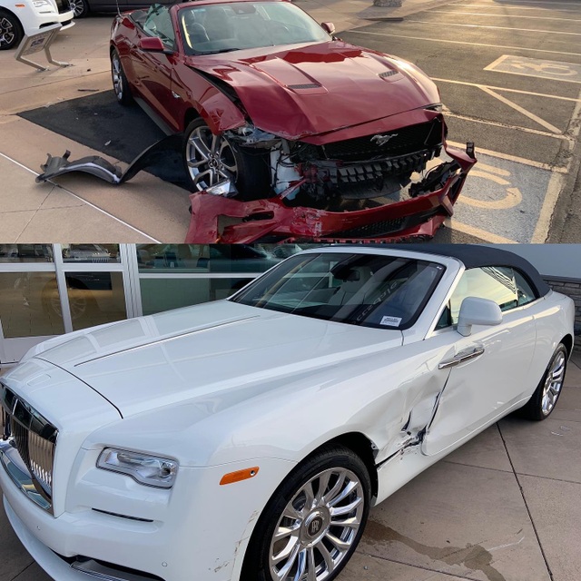 Tài xế nhầm chân ga, xe Mustang đâm rách hông Rolls-Royce mới coóng - 1