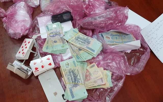 Buôn bán ế ẩm, tiểu thương rủ nhau đánh bài hàng trăm triệu đồng - 2