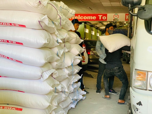 Tập đoàn Thuỷ sản Minh Phú ủng hộ hơn 7 tỷ đồng phòng chống Covid-19 - 3 Tập đoàn Thuỷ sản Minh Phú ủng hộ hơn 7 tỷ đồng phòng chống Covid-19 - 3