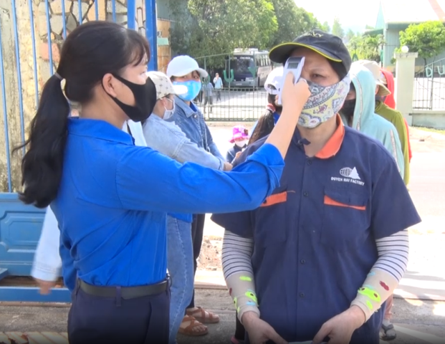 Bình Định: Hơn 3.500 công nhân mất việc được nhận gạo miễn phí - 2 Bình Định: Hơn 3.500 công nhân mất việc được nhận gạo miễn phí - 2