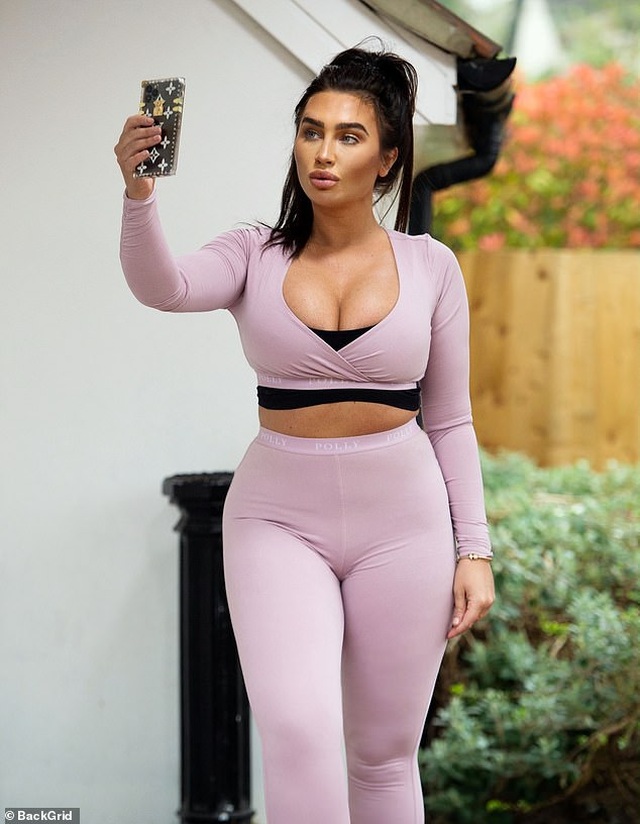 Lauren Goodger liên tục phủ nhận tin đồn tu sửa vòng ba - 5