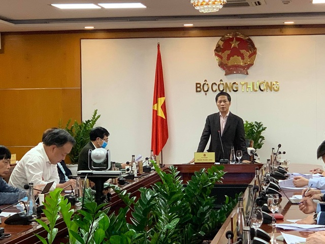 Chưa mua đủ 60 triệu chiếc dự trữ, khẩu trang xuất ngoại bị tắc lại - 1