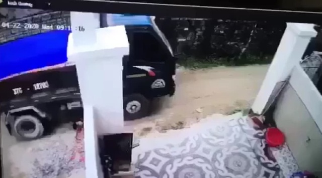 Nghi án tài xế xe tải lùi xe cán chết cháu bé hơn 1 tuổi rồi phi tang xác - 1 Nghi án tài xế xe tải lùi xe cán chết cháu bé hơn 1 tuổi rồi phi tang xác - 1