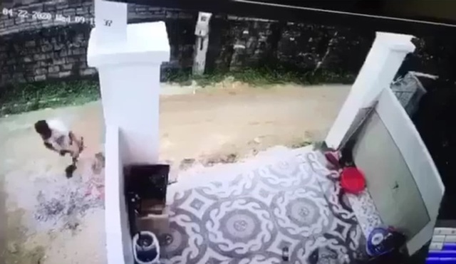 Vụ lùi xe cán chết cháu bé rồi phi tang xác: Tài xế có họ với nạn nhân - 2 Vụ lùi xe cán chết cháu bé rồi phi tang xác: Tài xế có họ với nạn nhân - 2