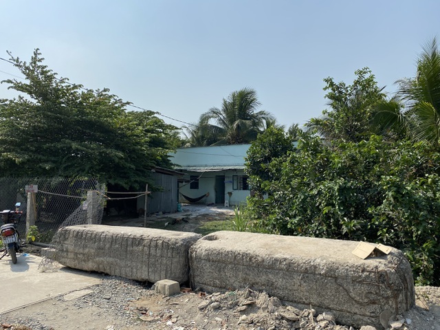 Chính quyền giải cứu nhà dân bị chặn bằng hàng chục tấn bê tông! - 2 Chính quyền giải cứu nhà dân bị chặn bằng hàng chục tấn bê tông! - 2