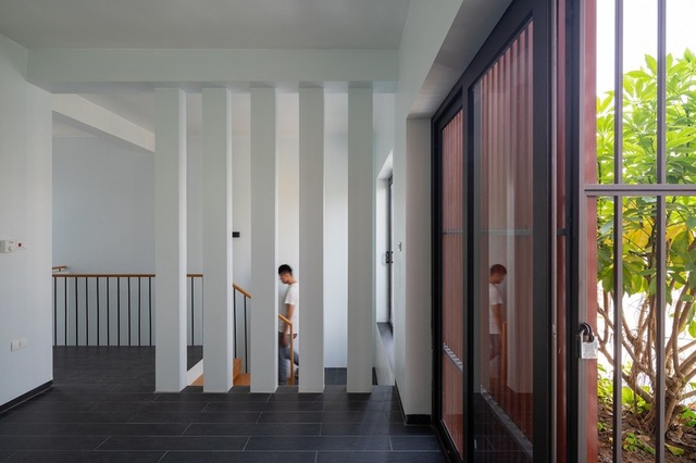 Ngôi nhà hình thác nước thổi làn gió mới đến không gian thành phố - 8 Ngôi nhà hình thác nước thổi làn gió mới đến không gian thành phố - 8