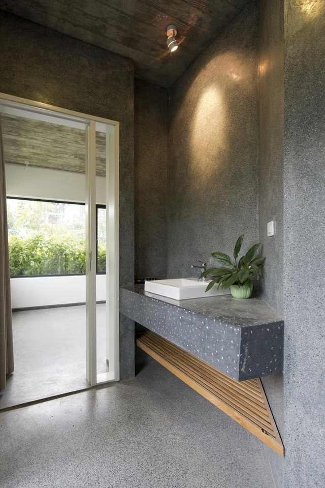 Hà Nội: Biệt thự 3 tầng phủ kín cây xanh đẹp lạ giữa lòng phố cổ - 9 Hà Nội: Biệt thự 3 tầng phủ kín cây xanh đẹp lạ giữa lòng phố cổ - 9