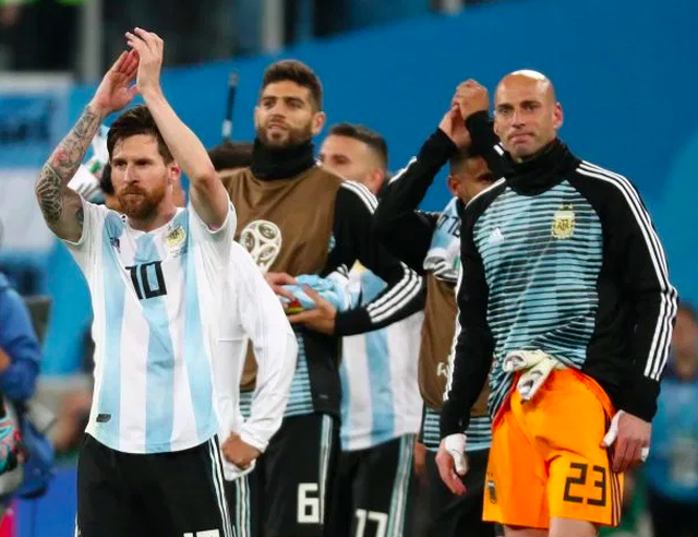 Những đồng đội tệ nhất, từng khiến Messi mất hàng loạt danh hiệu - 2 Những đồng đội tệ nhất, từng khiến Messi mất hàng loạt danh hiệu - 2