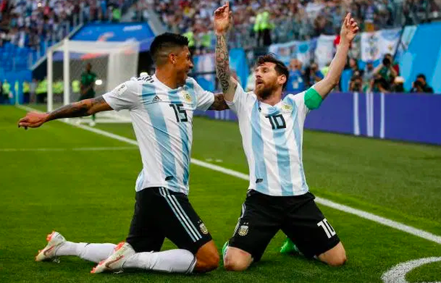 Những đồng đội tệ nhất, từng khiến Messi mất hàng loạt danh hiệu - 8 Những đồng đội tệ nhất, từng khiến Messi mất hàng loạt danh hiệu - 8