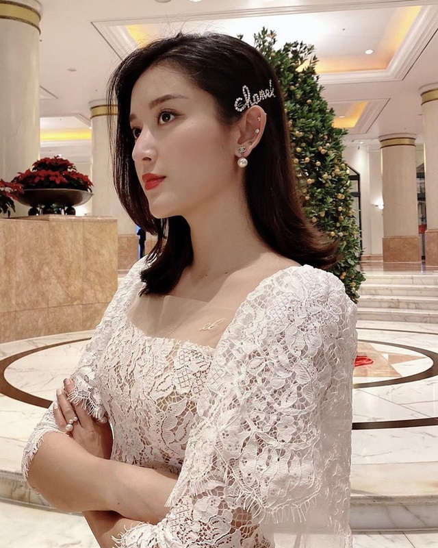 Hoa hậu, siêu mẫu diện đầm dạ hội… đi đổ rác - 7 Hoa hậu, siêu mẫu diện đầm dạ hội… đi đổ rác - 7