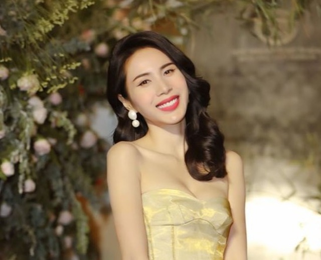 Sau 2 tiếng kêu gọi Thủy Tiên nhận được 2 tỷ, bay ngay ra Huế để cứu trợ - 2 Sau 2 tiếng kêu gọi Thủy Tiên nhận được 2 tỷ, bay ngay ra Huế để cứu trợ - 2