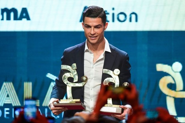 C.Ronaldo cảm thấy bị “cướp trắng” Quả bóng vàng - 1 C.Ronaldo cảm thấy bị “cướp trắng” Quả bóng vàng - 1