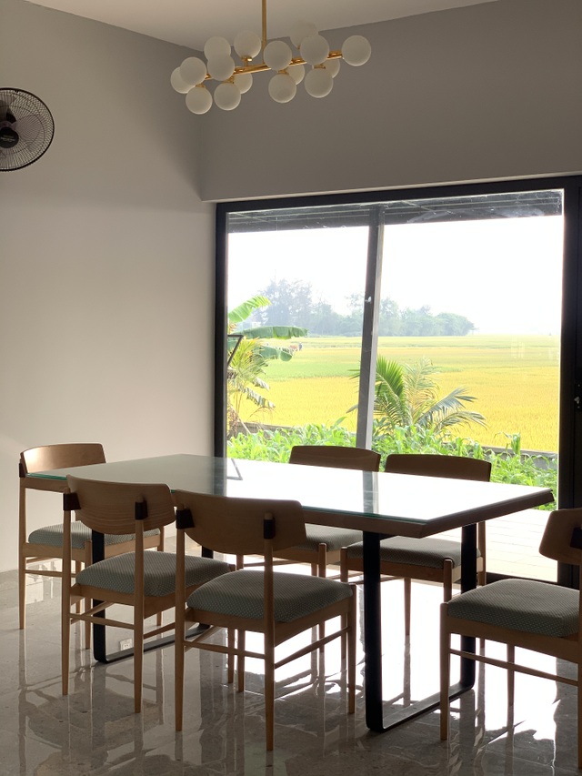 Biệt thự con trai xây tặng bố mẹ đẹp lạ giữa cánh đồng lúa chín ở Hà Tĩnh - 5 Biệt thự con trai xây tặng bố mẹ đẹp lạ giữa cánh đồng lúa chín ở Hà Tĩnh - 5