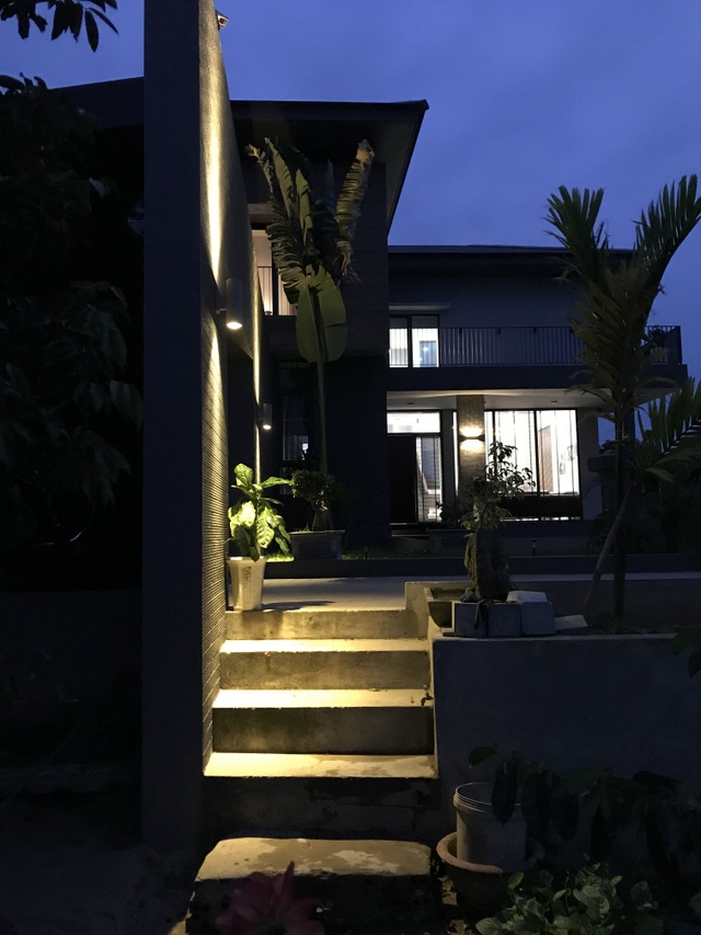 Biệt thự con trai xây tặng bố mẹ đẹp lạ giữa cánh đồng lúa chín ở Hà Tĩnh - 13 Biệt thự con trai xây tặng bố mẹ đẹp lạ giữa cánh đồng lúa chín ở Hà Tĩnh - 13