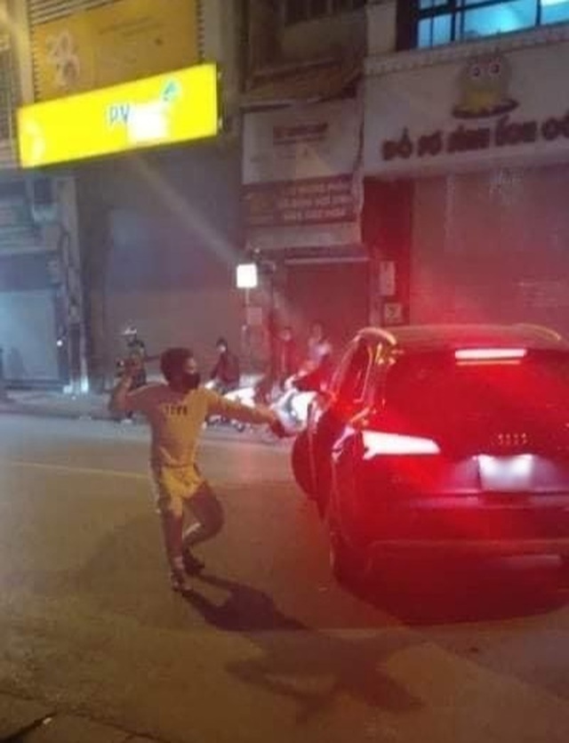 Hà Nội: Điều tra nghi án gọi người tới hỗn chiến sau va chạm giao thông - 1 Hà Nội: Điều tra nghi án gọi người tới hỗn chiến sau va chạm giao thông - 1