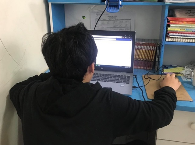 Con học online gặp “cảnh nóng”, cha mẹ rụng rời - 2 Con học online gặp “cảnh nóng”, cha mẹ rụng rời - 2