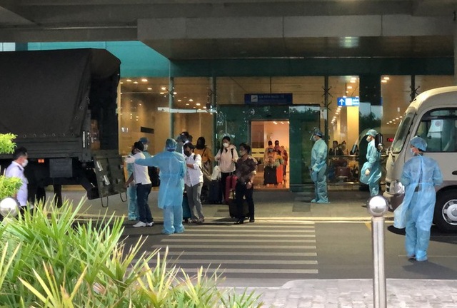 Đưa 105 công dân Việt trở về an toàn từ Indonesia - 1 Đưa 105 công dân Việt trở về an toàn từ Indonesia - 1