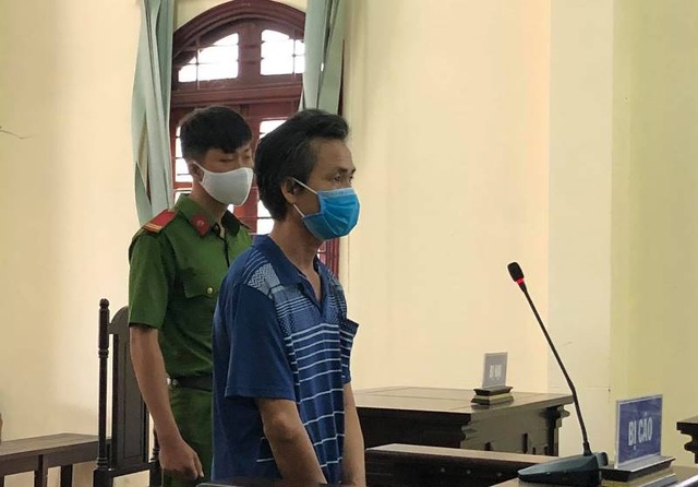 Bị án tù vì không đeo khẩu trang, chống đối người thi hành công vụ - 1 Bị án tù vì không đeo khẩu trang, chống đối người thi hành công vụ - 1