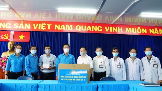 LĐLĐ TPHCM: Dựng cây ATM gạo hỗ trợ công nhân gặp khó vì dịch Covid-19 - 4 LĐLĐ TPHCM: Dựng cây ATM gạo hỗ trợ công nhân gặp khó vì dịch Covid-19 - 4