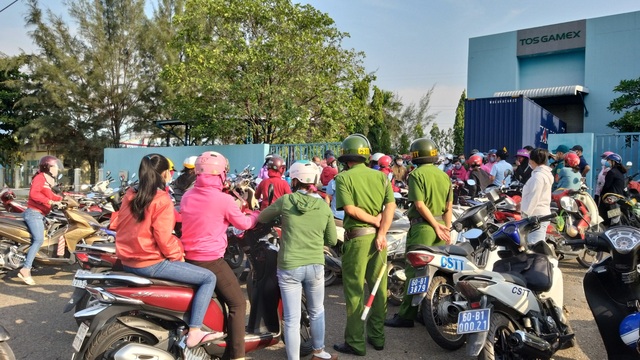 Đồng Nai: Công nhân ngưng việc, phản đối việc cắt hợp đồng lao động - 2 Đồng Nai: Công nhân ngưng việc, phản đối việc cắt hợp đồng lao động - 2