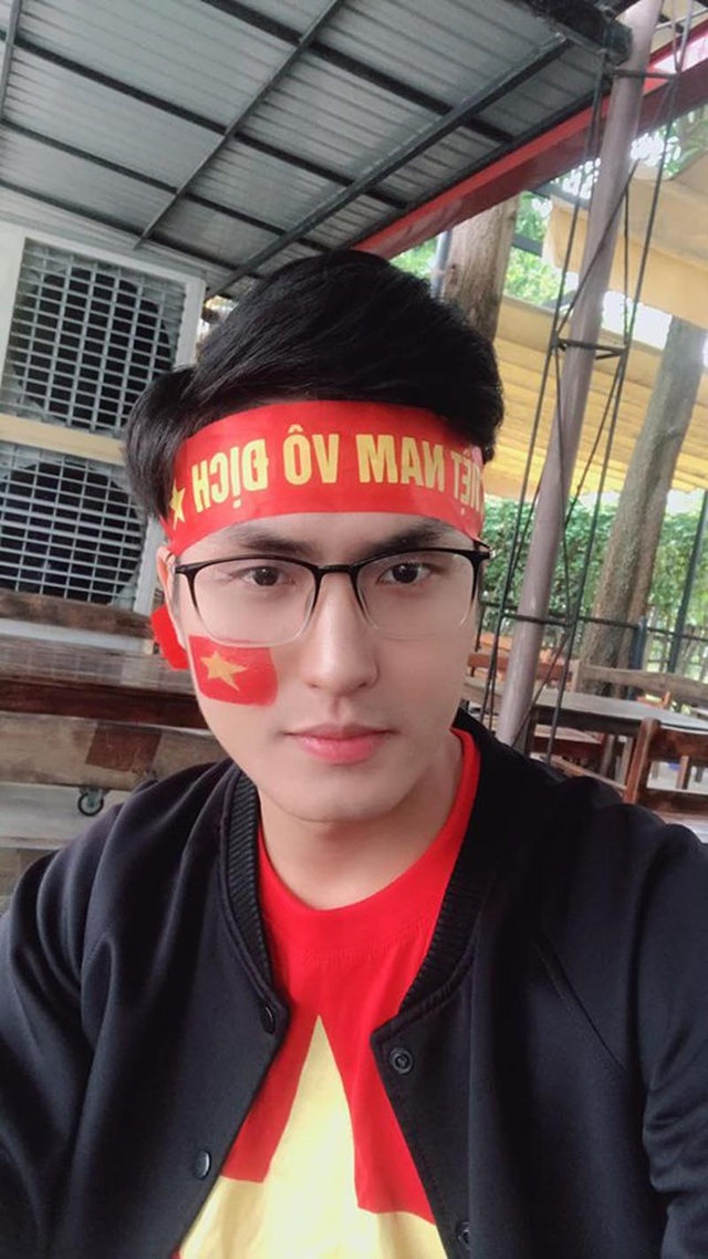 Bị áp lực và thị phi bủa vây, “thầy giáo soái ca” dừng livestream giảng bài - 4 Bị áp lực và thị phi bủa vây, “thầy giáo soái ca” dừng livestream giảng bài - 4