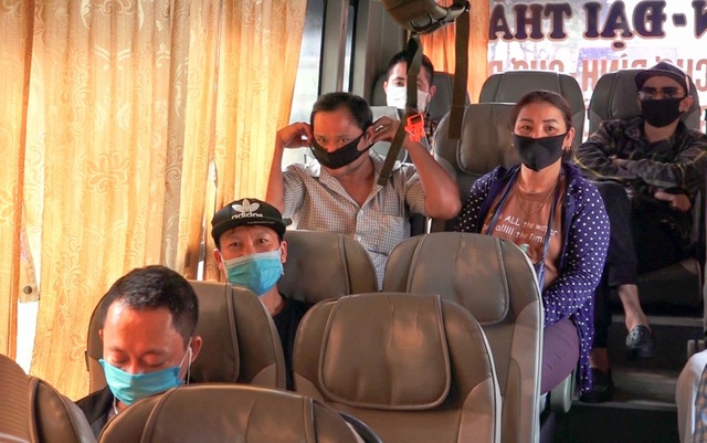 Hà Nội: Nhiều xe khách không thực hiện giãn cách bị CSGT xử lý - 5 Hà Nội: Nhiều xe khách không thực hiện giãn cách bị CSGT xử lý - 5