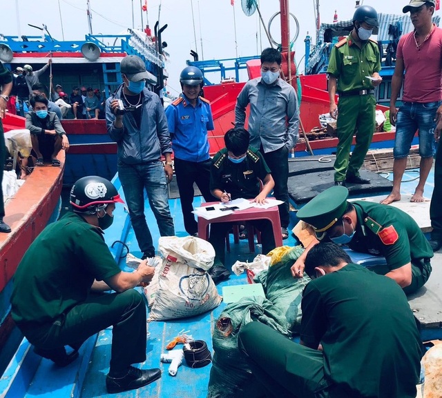 Phát hiện nhiều vụ vận chuyển tử thần trên tàu cá - 1 Phát hiện nhiều vụ vận chuyển tử thần trên tàu cá - 1