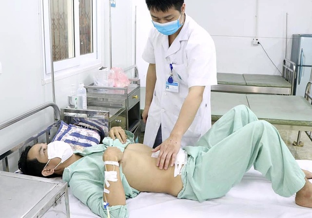 Người đàn ông bị mảnh xương cá dài 2cm đâm thủng ruột non - 2 Người đàn ông bị mảnh xương cá dài 2cm đâm thủng ruột non - 2