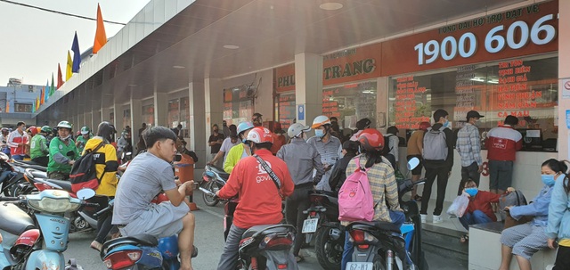 Đường về miền Tây kẹt cứng ngày đầu nghỉ lễ - 10 Đường về miền Tây kẹt cứng ngày đầu nghỉ lễ - 10