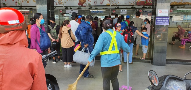Đường về miền Tây kẹt cứng ngày đầu nghỉ lễ - 15 Đường về miền Tây kẹt cứng ngày đầu nghỉ lễ - 15