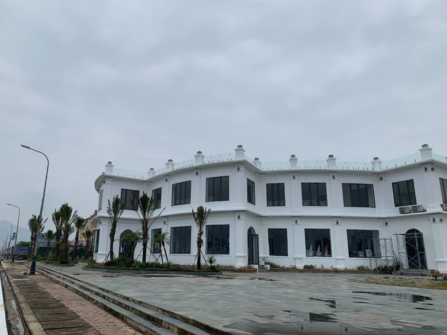 Ha Tinh Beach is deserted during the holidays - 6