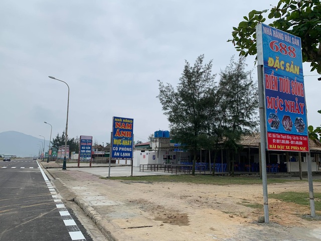 Ha Tinh Beach is deserted on vacation - 3